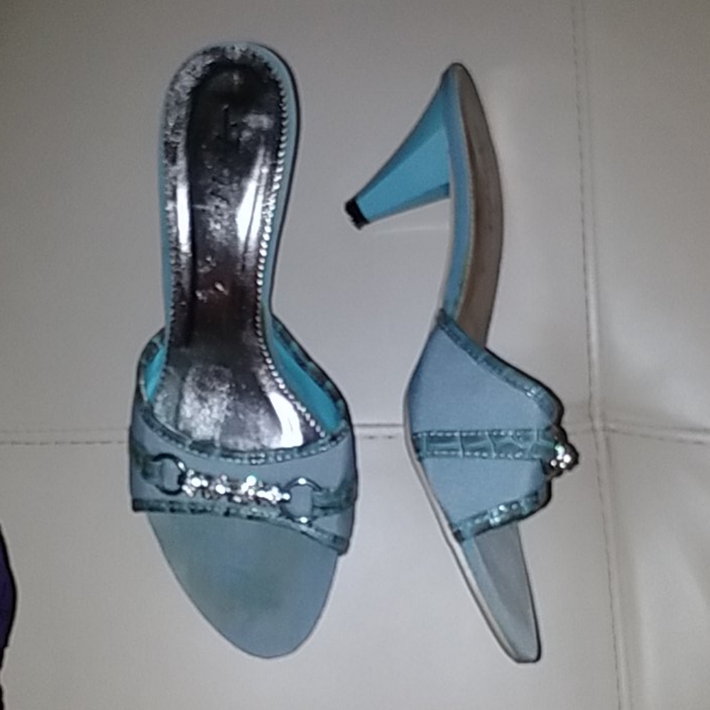shoes - Picture 2 of 3